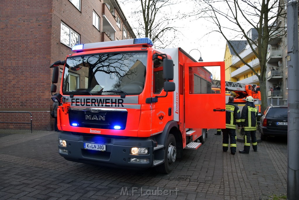 Feuer 1 Koeln Vingst Hesshofplatz P27.JPG - Miklos Laubert